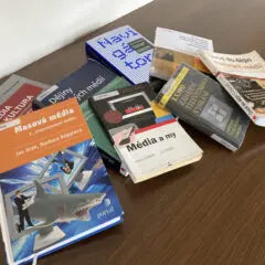 Téma: Mediální gramotnost v&nbsp;knihovnách: S&nbsp;mediálním kompasem v knihovně