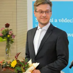 Medailonky nadějných: Vzdělávání široké veřejnosti, odborníků i&nbsp;ukrajinských uprchlíků