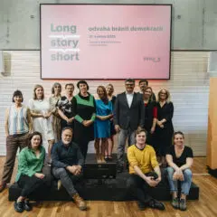 Konference Long story short inspirovala osobními příběhy o odvaze hájit (nejen) demokracii