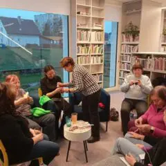 Dobrovolnice v knihovně: Jako aktivní seniorka si užívám života plnými doušky