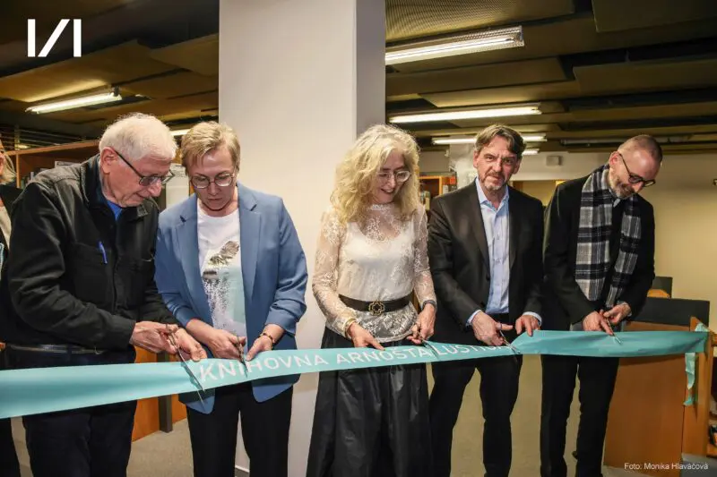 Na fotografii zleva: Josef Lustig, Irena Matonohová, Eva Lustigová, Tomáš Kubíček a Jan Roubíček / Foto: Monika Hlaváčová